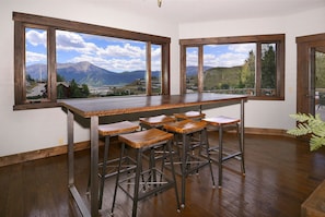 Dining - Whetstone Wonder, Views! Pet Friendly, Hot tub (Mt. Crested Butte)
