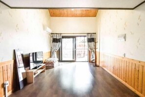 Basic Room, 1 Bedroom (bongseonhwa) | 1 bedroom, free WiFi - Ganghwa Nolumog Pension (Incheon)