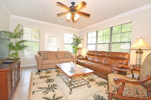 Condo, 3 habitaciones | Sala de estar