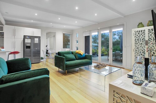 Bella Rye by Ready Set Stay - Pet friendly and close to the beach