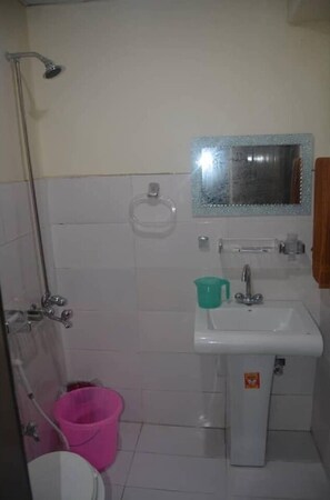 Standard Double Room | Bathroom