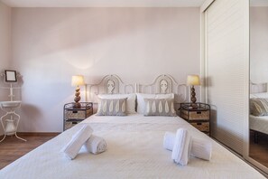 3 chambres, fer et planche à repasser, Wi-Fi gratuit, draps fournis