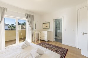 3 chambres, fer et planche à repasser, Wi-Fi gratuit, draps fournis