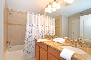 Maison en rangée, 4 chambres | Salle de bain | Serviettes fournies