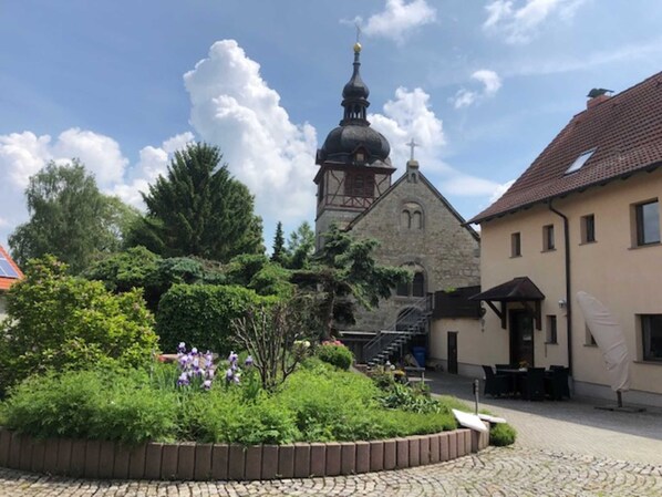 Unclassified image, 1 of 18, button