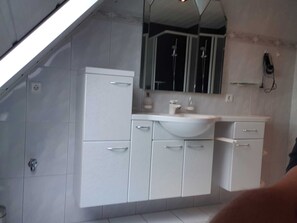 Unclassified image, 2 of 18, button