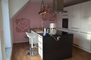 Kühlschrank, Mikrowelle, Ofen, Geschirrspüler