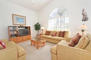 House, 3 Bedrooms | Living room