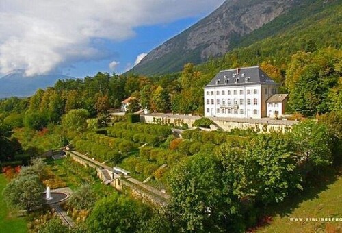 Bottom of villa in the countryside, 2 terraces, swimming pool, spa, sauna, barbecue...