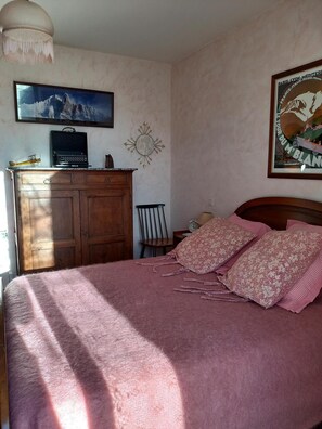 1 chambre, fer et planche à repasser, lit parapluie, Wi-Fi gratuit