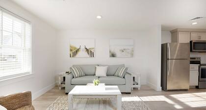 Luxury One Bedroom Condo (650S.F.)