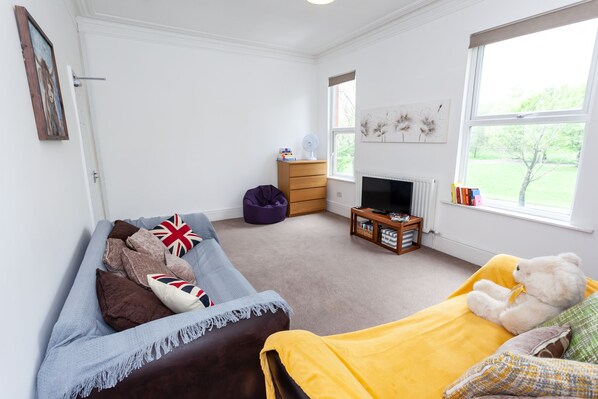 都會聯排別墅 | 起居區 | 平面電視