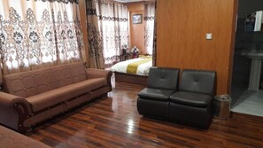 Quarto casal standard | Ferros/tábuas de passar roupa, Wi-Fi de cortesia, roupa de cama