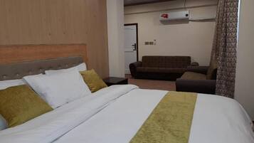 Standard Double Room | Iron/ironing board, free WiFi, bed sheets