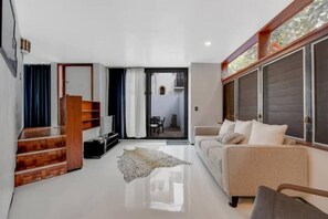 Smart TV - Las Olas Hammocks Unit 2 By PMI (Fort Lauderdale)