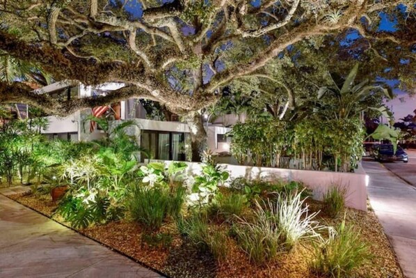 Property grounds - Las Olas Hammocks Unit 2 By PMI (Fort Lauderdale)