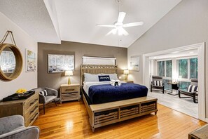 3 bedrooms, desk, iron/ironing board, travel cot