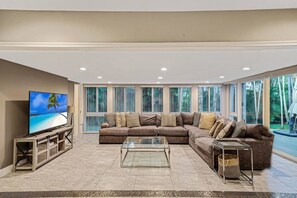 Smart TV, fireplace, offices