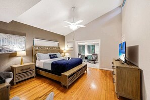 3 bedrooms, desk, iron/ironing board, travel cot - Large home w/king bed by Dream Vacation unit BH (Fort Lauderdale)