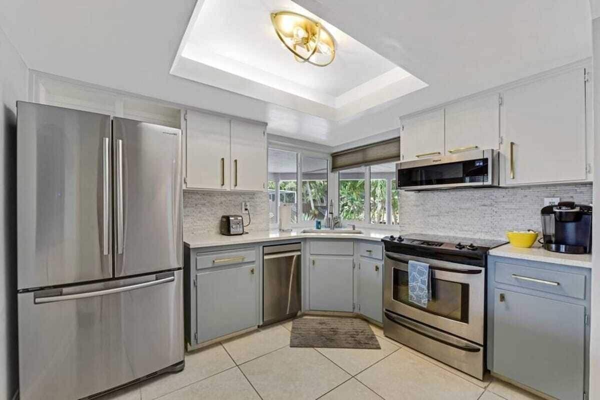 Frigorífic, microones, forn i placa de cuina 