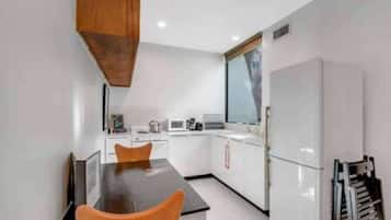 Microwave, oven, stovetop, coffee/tea maker