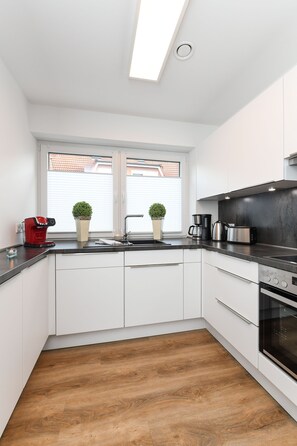 Køleskab, mikrobølgeovn, ovn, opvaskemaskine