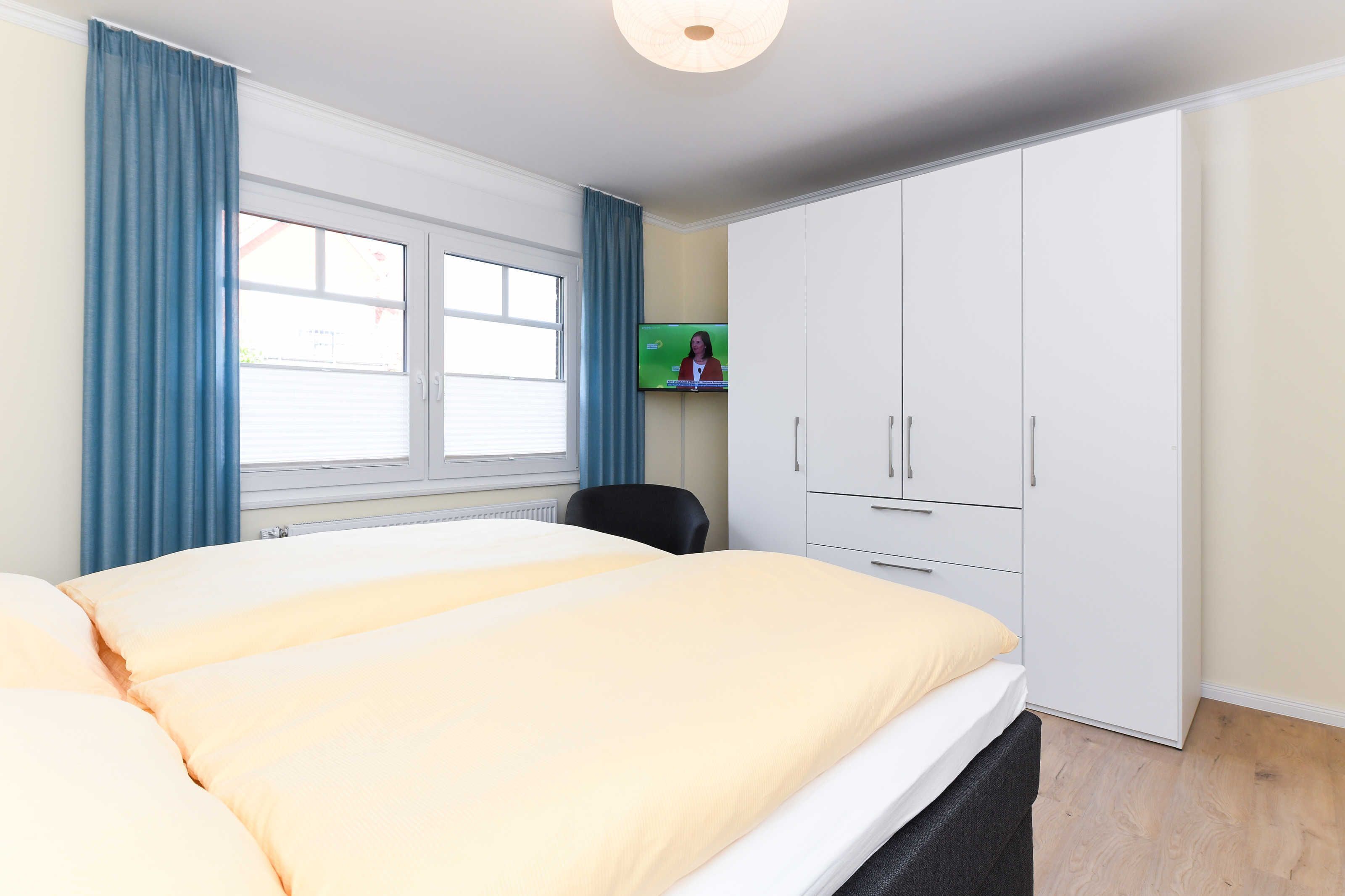 2 bedrooms, travel cot, WiFi