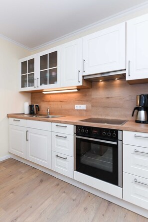 Køleskab, mikrobølgeovn, ovn, opvaskemaskine