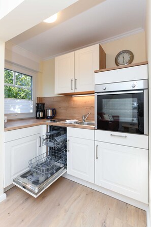 Réfrigérateur, micro-ondes, four, lave-vaisselle