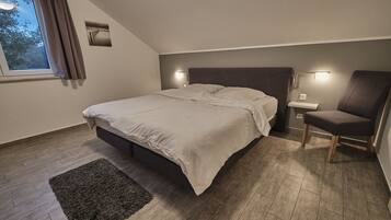 3 Schlafzimmer, Zimmersafe, Schreibtisch, Bügeleisen/Bügelbrett