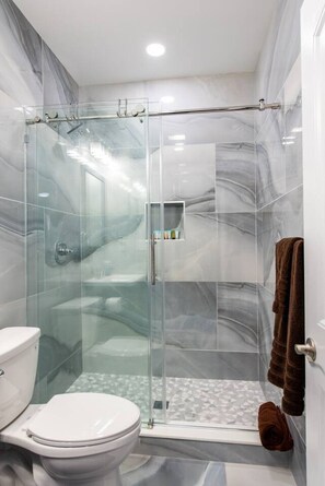 Hair dryer - Luxe 2BR Home on Famous St./Sleeps 5/Pets Welcome (Louisville)