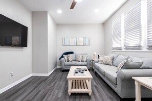 TV, stereo - Luxe 2BR Home on Famous St./Sleeps 5/Pets Welcome (Louisville)