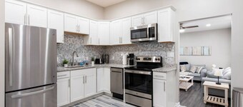 Luxe 2BR Home on Famous St./Sleeps 5/Pets Welcome