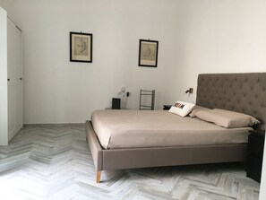 2 室のベッドルーム、アイロン / アイロン台、WiFi