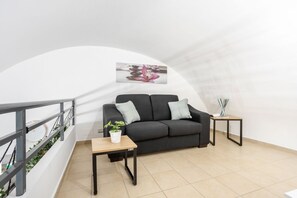 Living area - GuestHost - Casa Primavera Cozy Apt in historic CENTER! (Napoli)