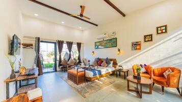 Premium cottage | Meja kerja, ruang kerja ramah laptop, Wi-Fi gratis, dan seprai linen