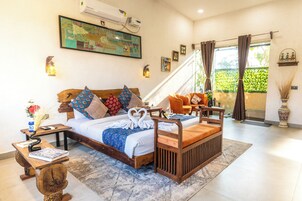Premium cottage | Premium bedding, desk, laptop workspace, free WiFi