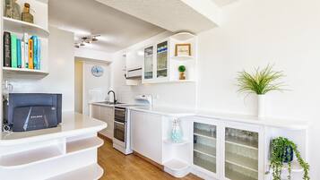 Fridge, microwave, oven, coffee/tea maker