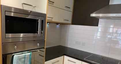 Central Perks Apartment (sleeps 4)