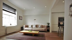 Unclassified image, 3 of 14, button - HU1 City Centre Hub (sleeps 6) (Hull)
