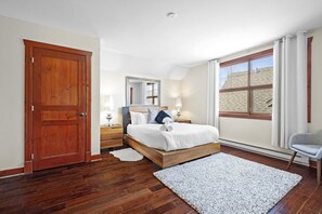 2 bedrooms, desk, iron/ironing board, free WiFi