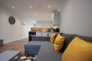 Smart TV - Studio 332 · Studio 332 · Studio 332 (Hull)