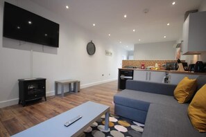 Smart TV - Studio 332 · Studio 332 · Studio 332 (Hull)