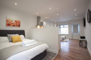 1 bedroom, iron/ironing board, free WiFi, bed sheets - Studio 332 · Studio 332 · Studio 332 (Hull)