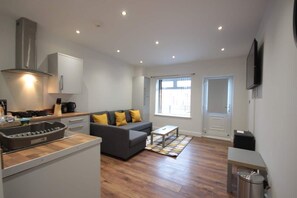 Smart TV - Studio 332 · Studio 332 · Studio 332 (Hull)