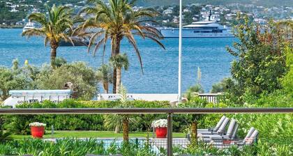 Villa at the entrance to St Tropez sea view beach 2 minutes walk