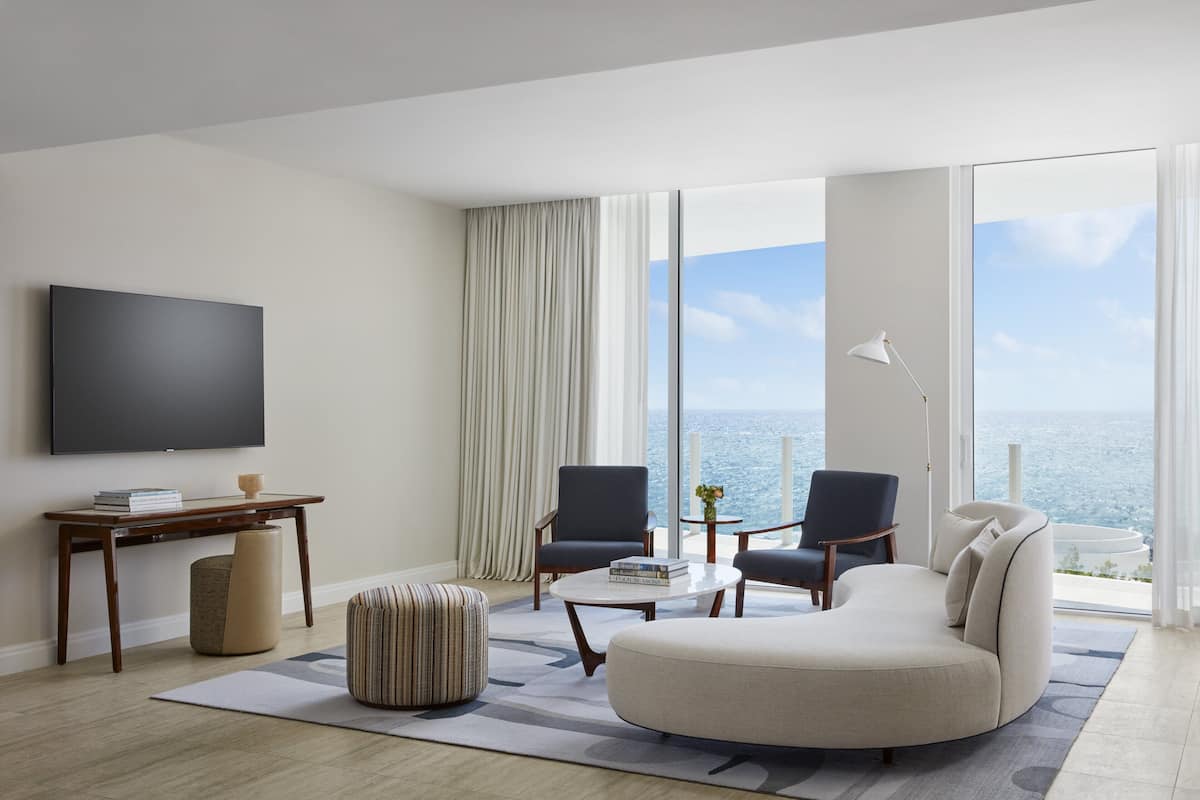 Suite – grand, 3 soverom, ikke-røyk (Residential) | Sengetøy av topp kvalitet, dundyner, minibar og skrivebord