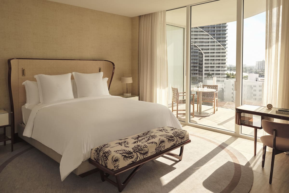 Biancheria da letto di alta qualità, copriletto in piuma, minibar