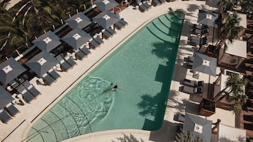 2 outdoor pools