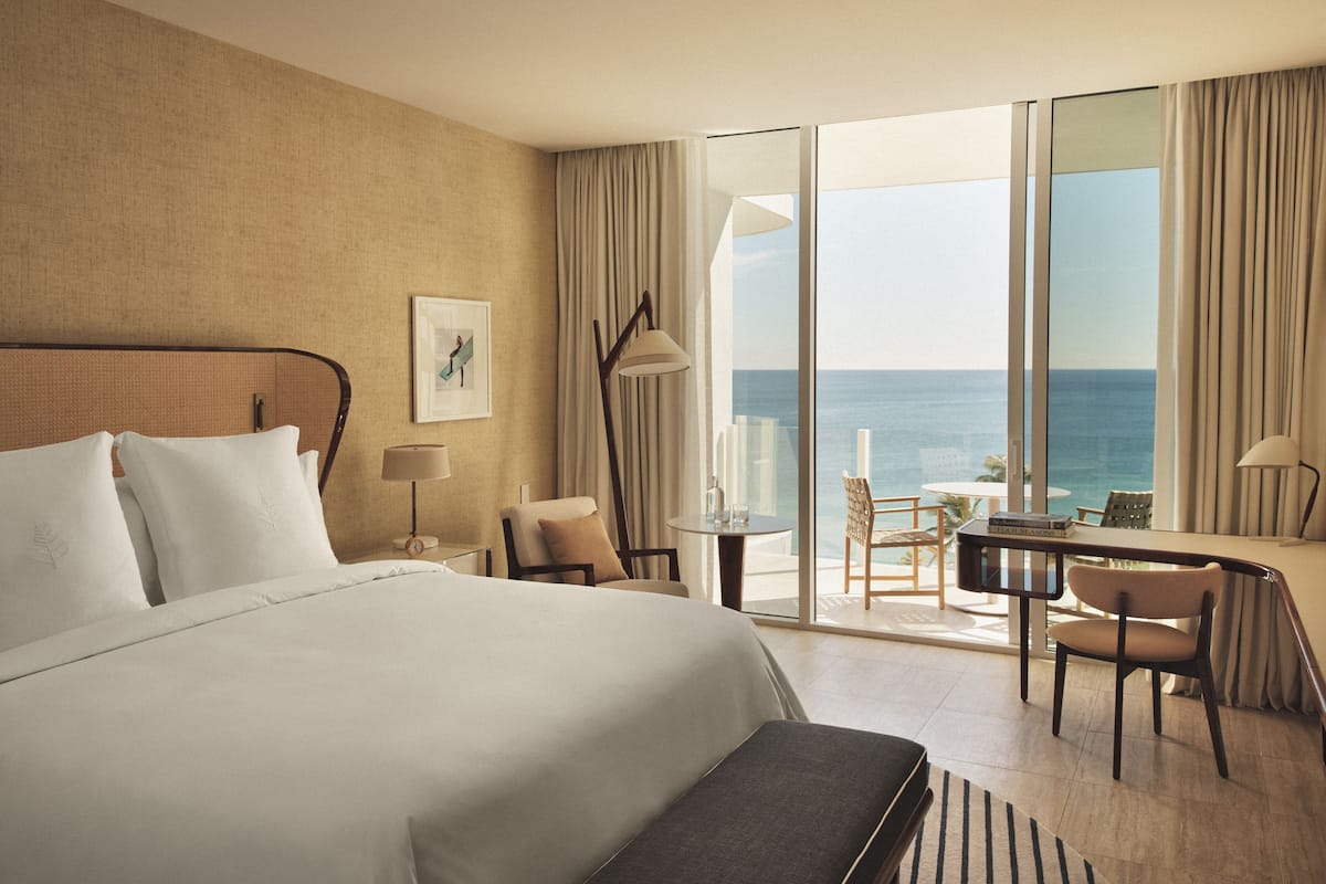 Biancheria da letto di alta qualità, copriletto in piuma, minibar